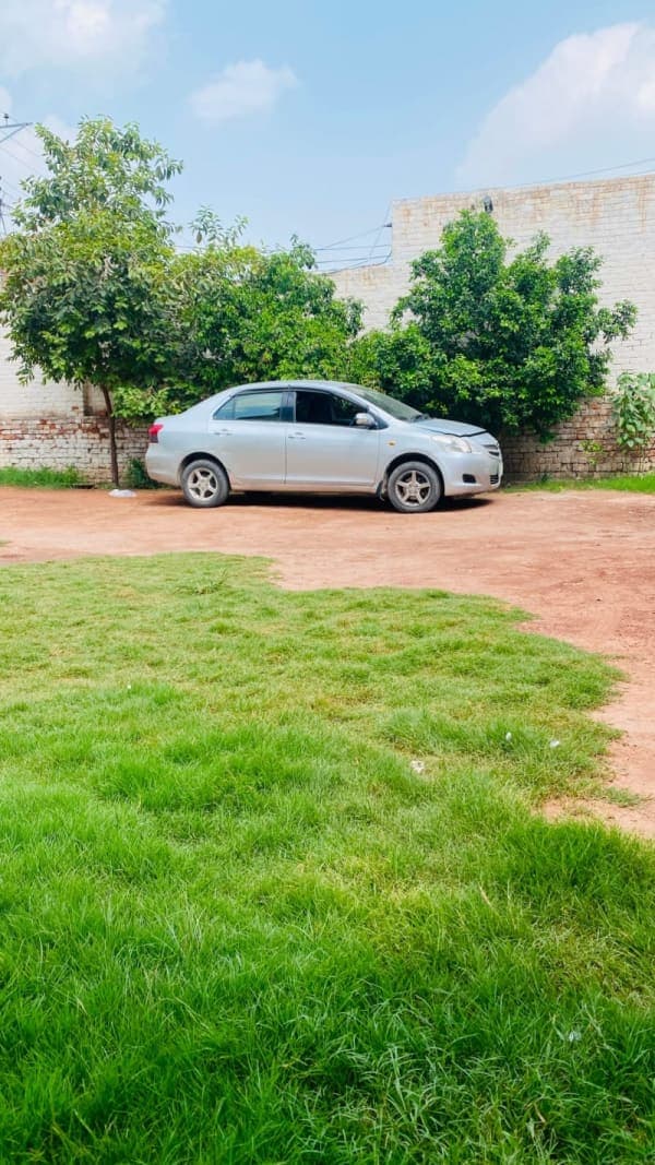 Toyota Belta 2006